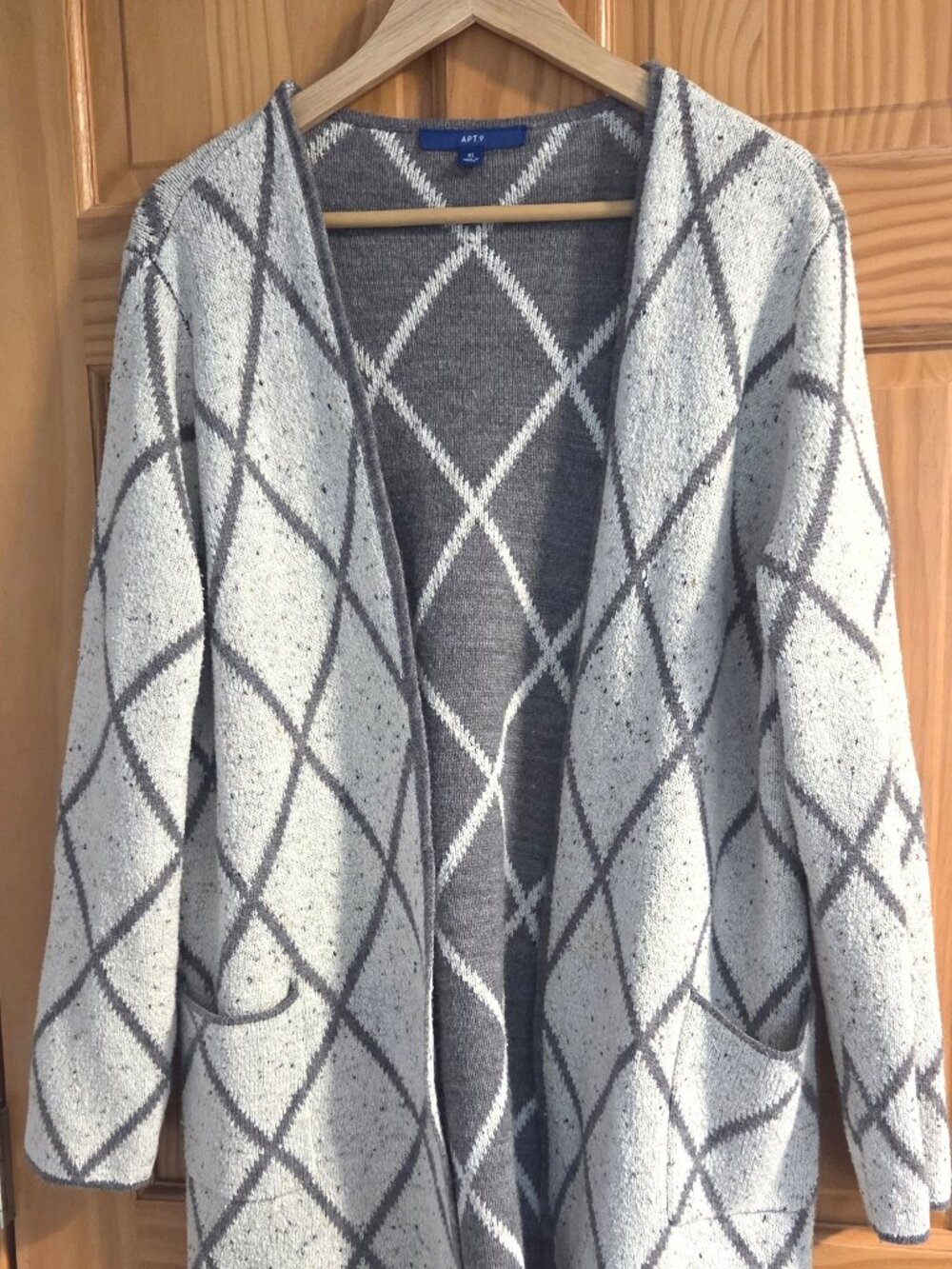 Women's Apt 9 Long Cardigan White with Gray Lattice Pattern - Sz. XL - Excellent